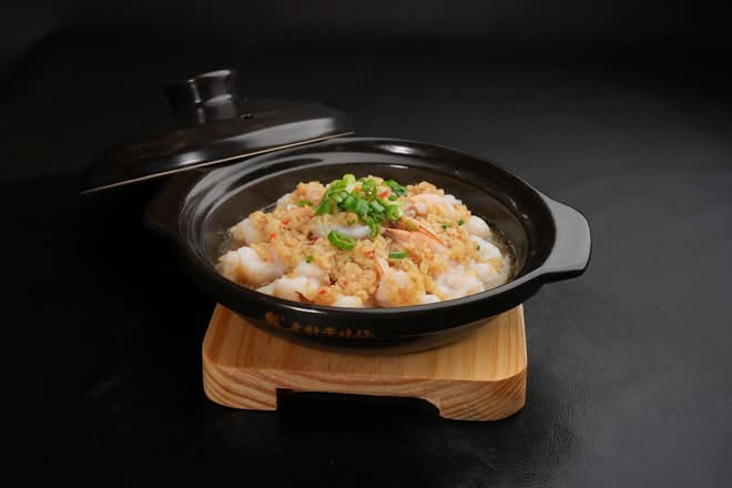 Stir-fried Shrimp with Garlic Vermicelli in Casserole / 砂锅蒜蓉嫩嫩虾